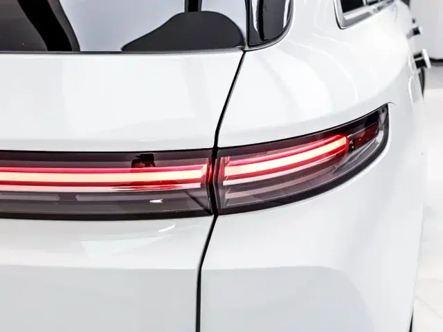 Li Auto L7 — Фото автомобиля 15