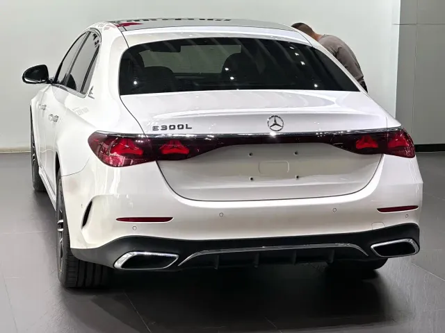 Mercedes-Benz E-Class — Фото автомобиля 7