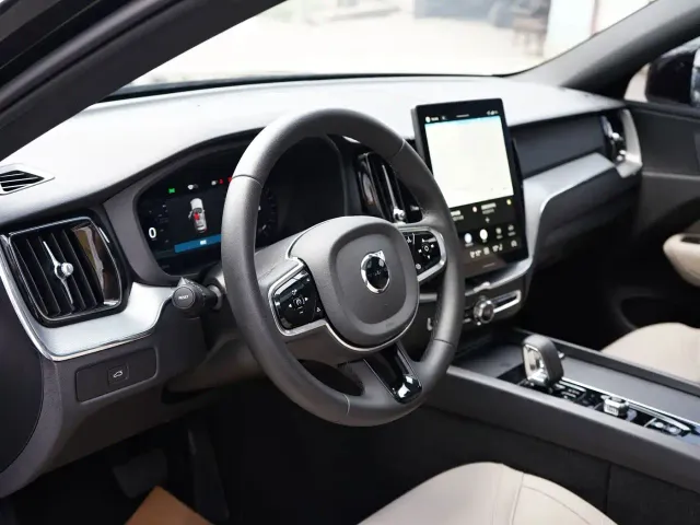 Volvo XC60 — Фото автомобиля 17