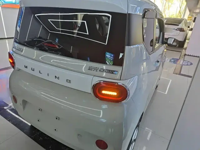 Wuling Hongguang Mini EV — Фото автомобиля 6