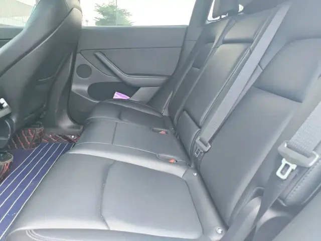 Tesla Model Y — Фото автомобиля 18