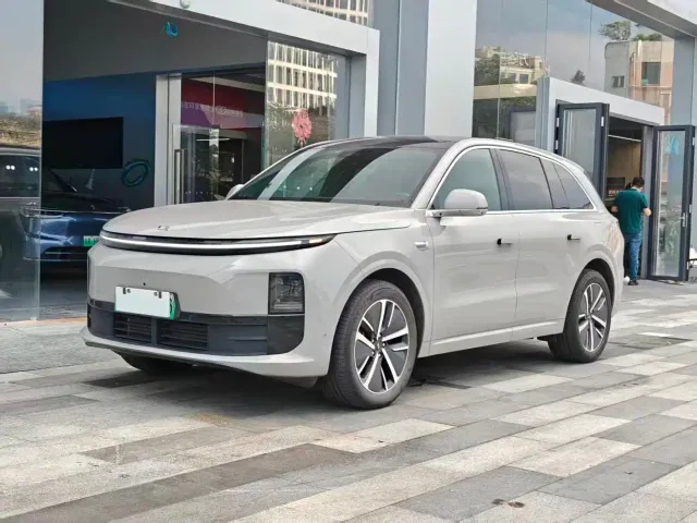 Li Auto L6 — Фото автомобиля 15