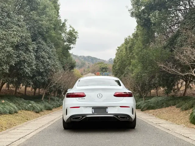 Mercedes-Benz E-Class — Фото автомобиля 7