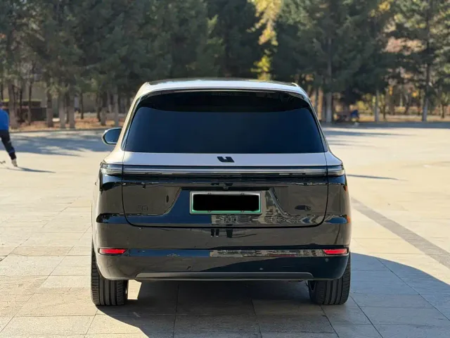 Li Auto L9 — Фото автомобиля 5