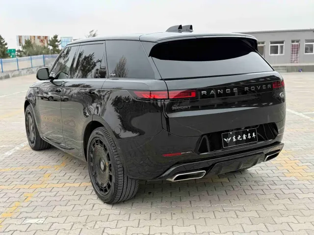Land Rover Range Rover Sport — Фото автомобиля 6