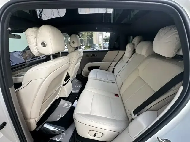 Li Auto Li Auto i6 2025 4WD Base Model — Фото автомобиля 7