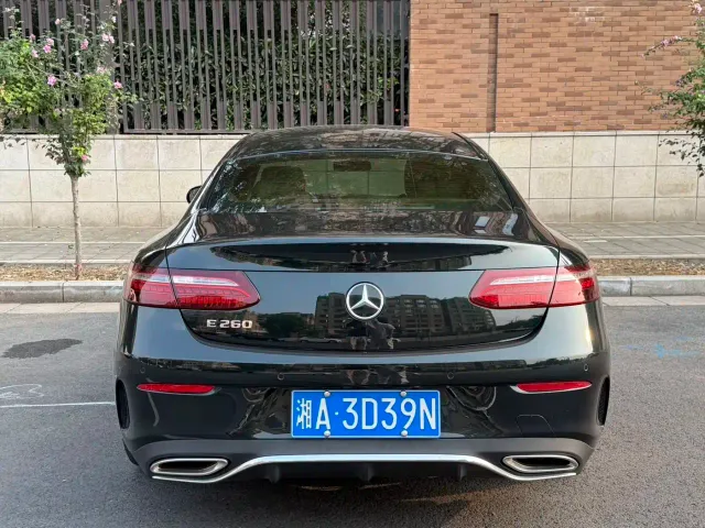 Mercedes-Benz E-Class — Фото автомобиля 5