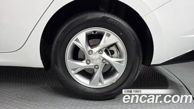Hyundai AVANTE Avante (CN7) — Фото автомобиля 5