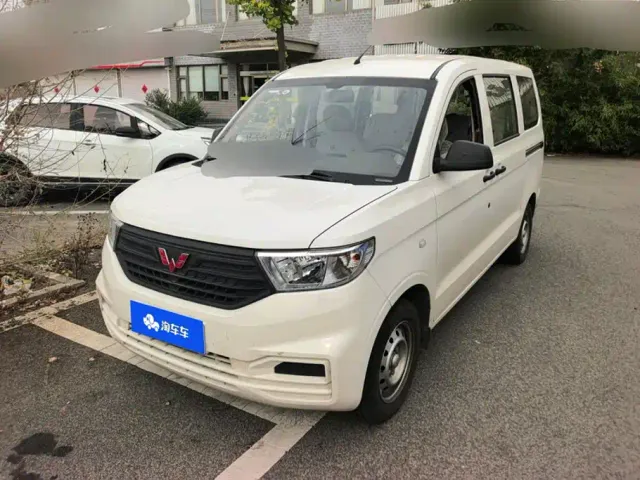 Фотография автомобиля — Wuling Hongguang V