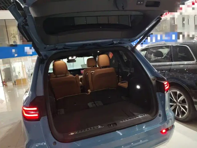 Li Auto ONE — Фото автомобиля 18