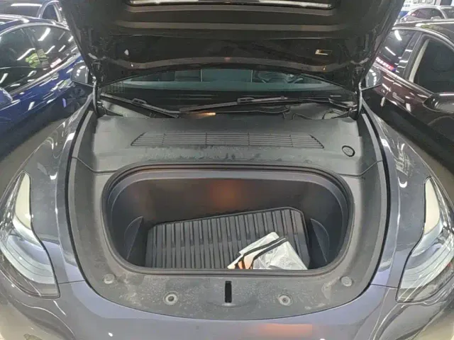 Tesla Model Y — Фото автомобиля 19