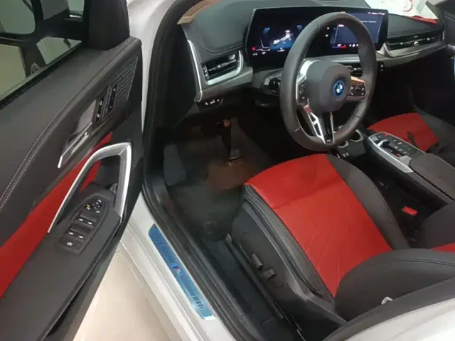 BMW iX1 — Фото автомобиля 15