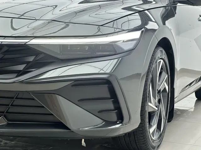 Hyundai Elantra 2023 Model 1.5L CVT LUX Premium Edition — Фото автомобиля 8