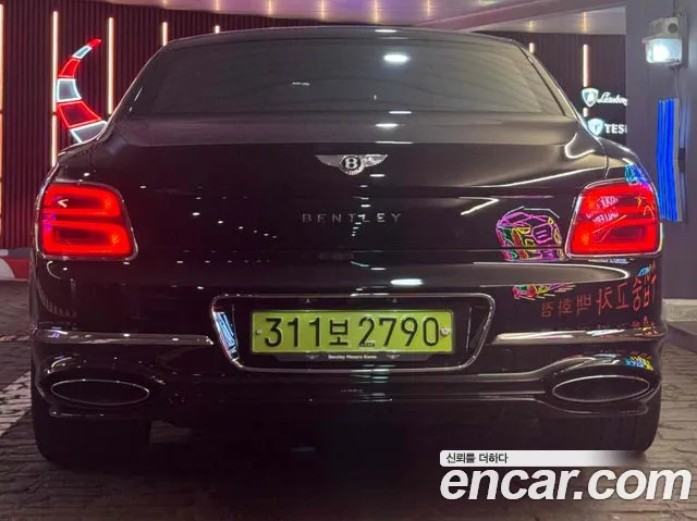 Bentley Flying Spur — Фото автомобиля 19