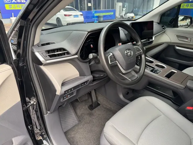 Toyota Granvia — Фото автомобиля 10