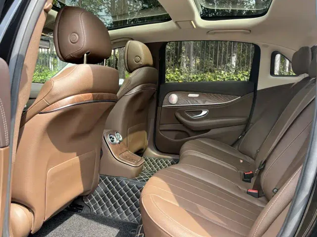 Mercedes-Benz E-Class — Фото автомобиля 11