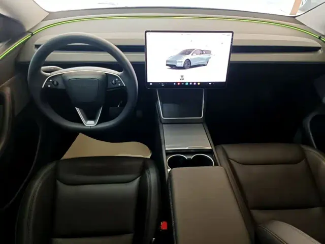 Tesla Model Y — Фото автомобиля 9