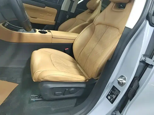 Leapmotor C11 — Фото автомобиля 14
