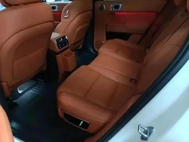 Li Auto L7 — Фото автомобиля 16