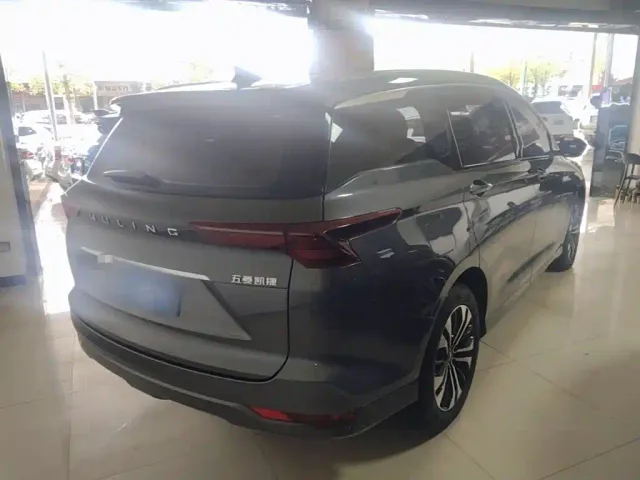Wuling Victory — Фото автомобиля 6
