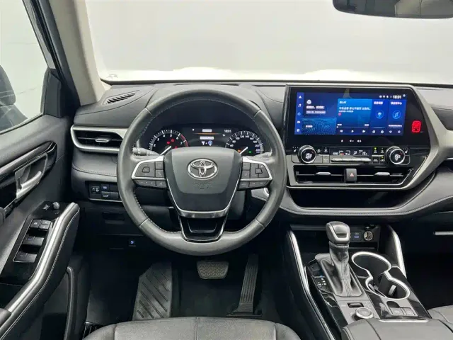 Toyota Highlander — Фото автомобиля 23