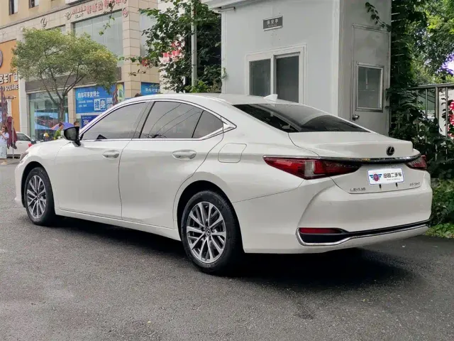Lexus ES — Фото автомобиля 5