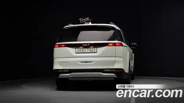 Kia Carnival Generation 4 — Фото автомобиля 4
