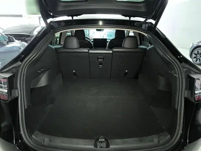 Tesla Model Y — Фото автомобиля 18