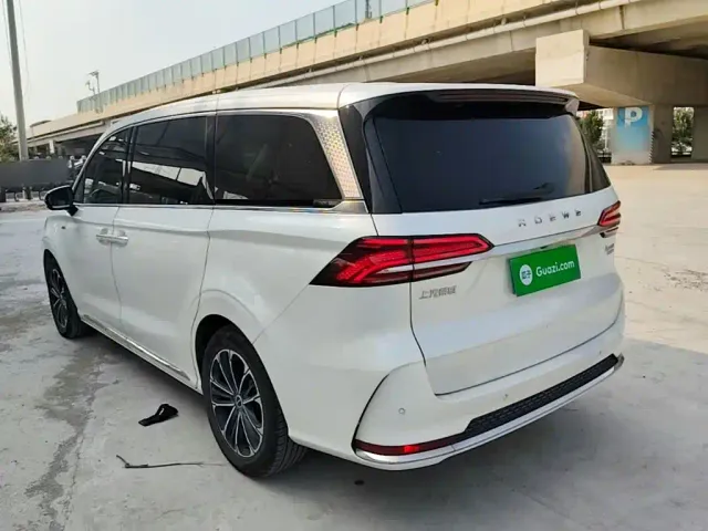 Roewe iMAX8 — Фото автомобиля 4