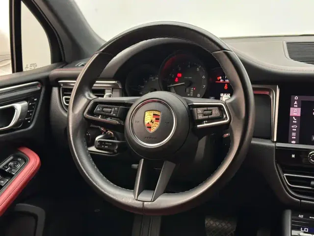 Porsche Macan — Фото автомобиля 12
