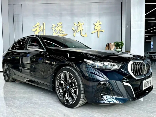 BMW 5 Series — Фото автомобиля 3