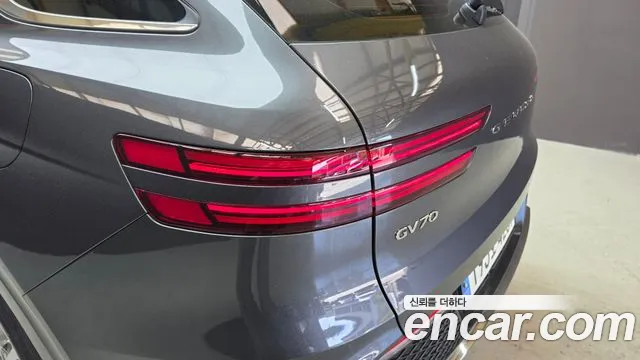 Genesis GV70 — Фото автомобиля 8