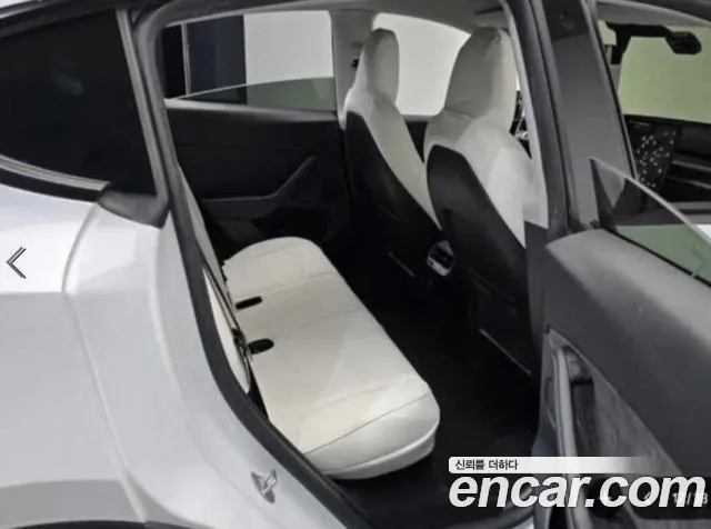 Tesla Model Y — Фото автомобиля 18