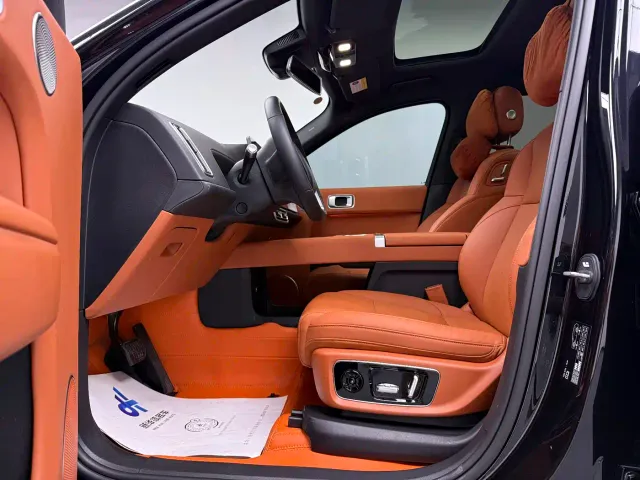 Li Auto L8 — Фото автомобиля 11