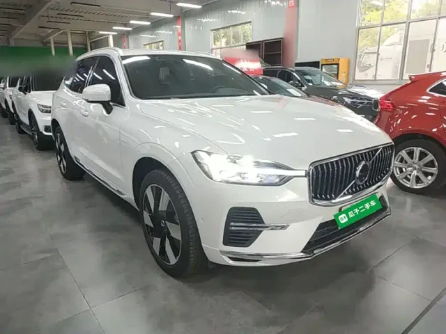 Volvo XC60 — Фото автомобиля 3
