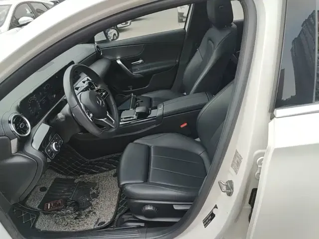 Mercedes-Benz Mercedes-Benz A-Class 2022 A 180 L Sport Sedan — Фото автомобиля 10
