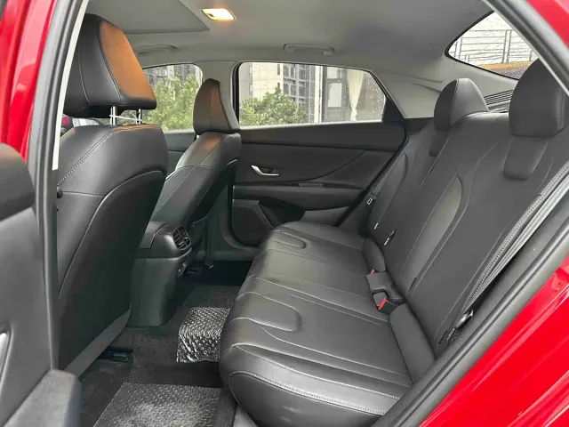 Hyundai Elantra — Фото автомобиля 10