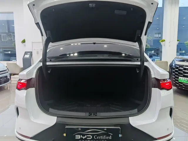 BYD Qin L — Фото автомобиля 11