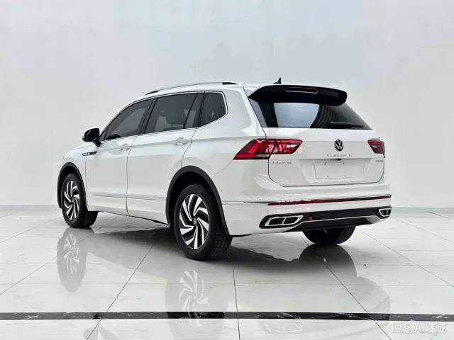 Volkswagen Tiguan L — Фото автомобиля 7