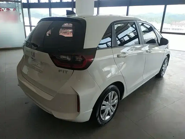 Honda Fit — Фото автомобиля 6