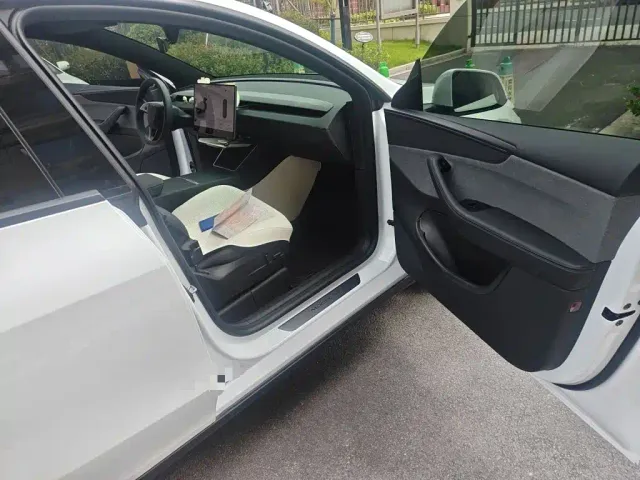 Tesla Model Y — Фото автомобиля 19