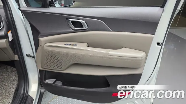 Kia Carnival Generation 4 — Фото автомобиля 13