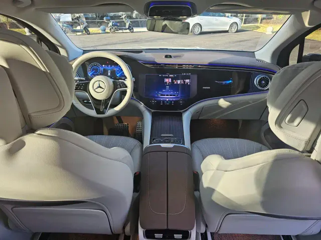 Mercedes-Benz EQS SUV — Фото автомобиля 4