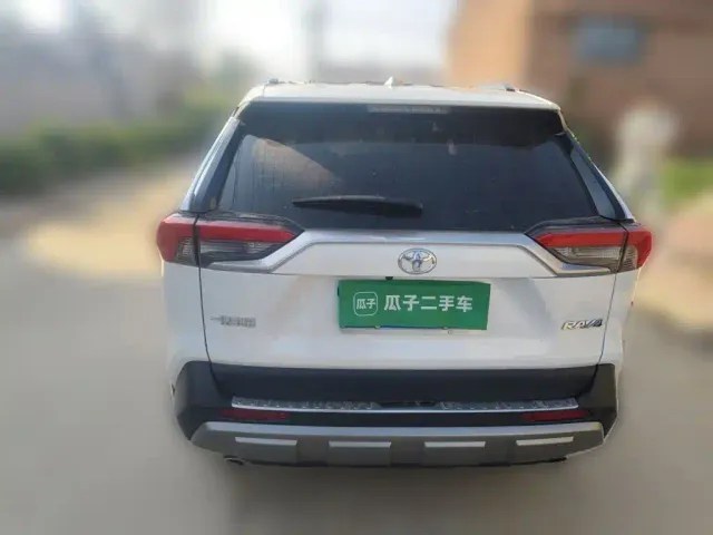 Toyota RAV4 — Фото автомобиля 5