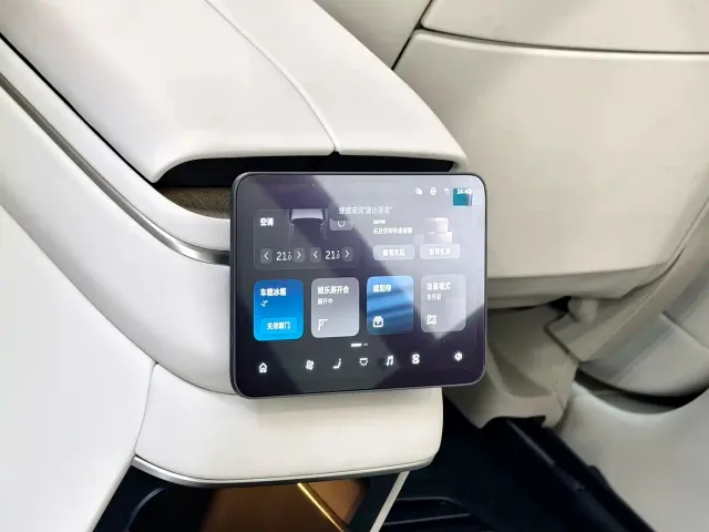 Nio ES8 — Фото автомобиля 10