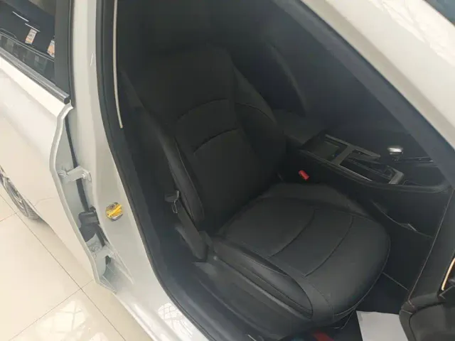 Roewe i5 — Фото автомобиля 24