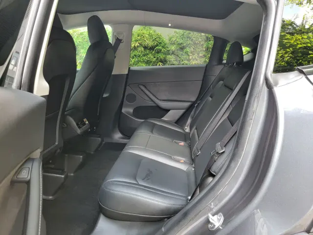 Tesla Model Y — Фото автомобиля 10