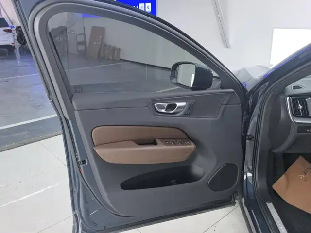 Volvo XC60 — Фото автомобиля 7