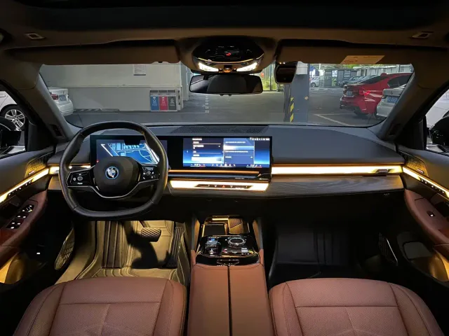 BMW i5 — Фото автомобиля 10