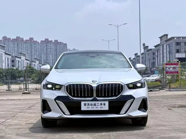 BMW 5 Series — Фото автомобиля 2